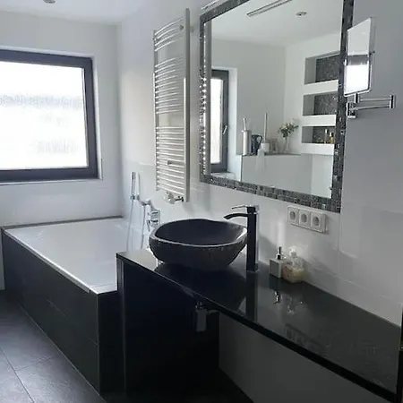 Near Frankfurt +32 Pinball, Arcade, Billiard,dart 公寓 *